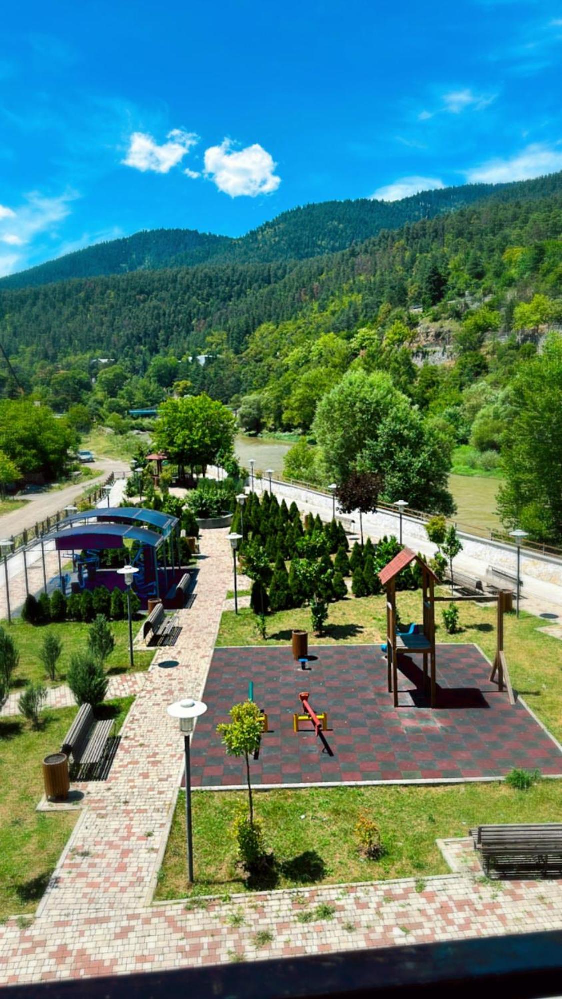 Vitali Apartment Боржоми Екстериор снимка